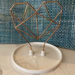 Adorable heart trinket tray